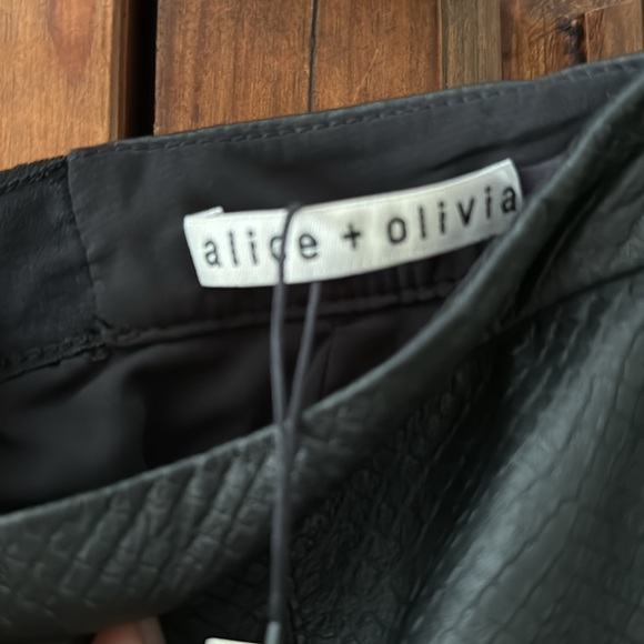 NWT ALICE & OLIVIA LAMBSKIN LEATHER MIDI LENGTH SKIRT. SIZE 10. - Picture 3 of 12